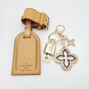 Authentic Louis Vuitton Tan Luggage Tag, Gold Padlock w/ Unbranded Keychain